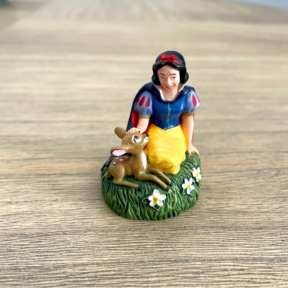 Lenox Disney Magic Thimble Collection - Snow White and deer of Snow White and th